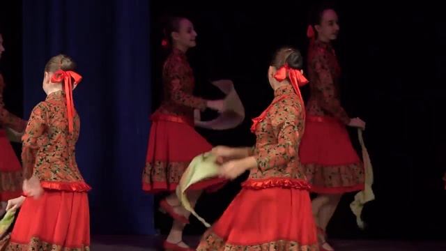 "Уральский сувенир", ансамбль "Школьные годы". "Ural souvenir", ensemble "School years" смотреть онлайн