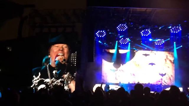 Guns n' Roses- Don't Cry live Chicago Soldier Field 7-3-2016 смотреть онлайн