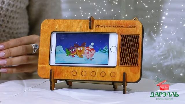 Деревянная подставка под телефон "Ретро-телевизор" #Дарэлль - новогодние подарки 2018 смотреть онлайн