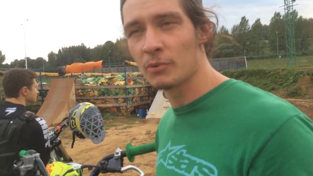 Первое сальто на мотоцикле. Строим огромную разгонку. смотреть онлайн