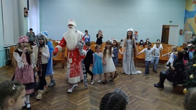 Новогодний утренник в школе №21 1"Г" Класс 24.12.2020г. смотреть онлайн