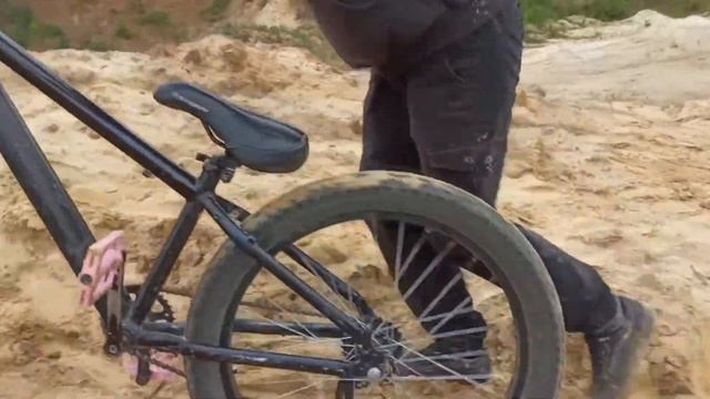 ПРЫГНУЛ САМЫЙ ВЫСОКИЙ ДРОП В ГОРОДЕ! MTB FREERIDE | МОНТАЖ СЕНОКОЗ))0) смотреть онлайн