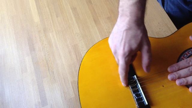 Классическая гитара. Как экономить нейлоновые струны? смотреть онлайн