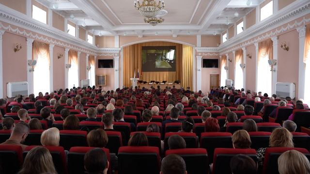 В большом зале администрации Хабаровска был организован показ документального фильма «Хабаровский тр смотреть онлайн