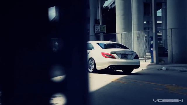 The Vossen Matte White Mercedes Benz CLS63 AMG on 20 смотреть онлайн