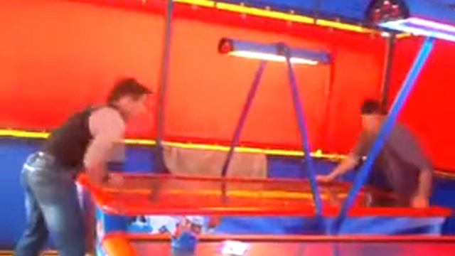 Так играют в аэро хоккей в г.Керчи смотреть онлайн