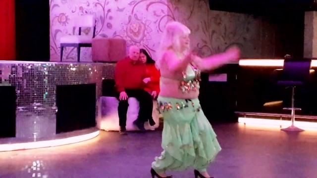 ЧЁРНЫЕ ГЛАЗА!??/ВОСТОЧНЫЙ ТАНЕЦ ЛЮДМИЛЫ/ТАНЦЫ В КАФЕ ХАРЬКОВ ФЕВРАЛЬ 2021 смотреть онлайн