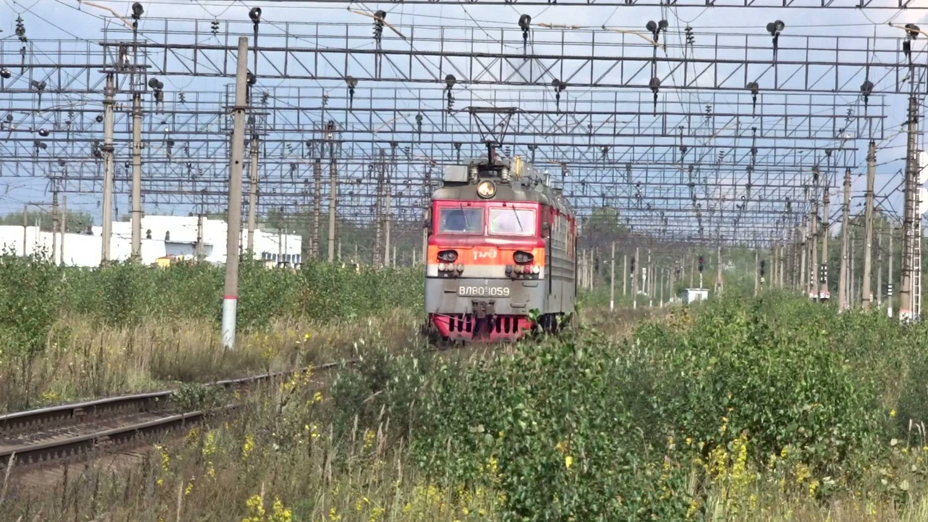 Электровоз ВЛ80с-1059 маневрируете на станции Нижний Новгород Сортировочный смотреть онлайн