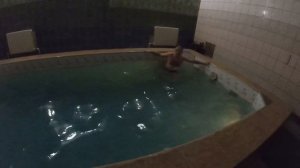 Обзор бюджетной сауны с джакузи и бассейном / плюсы и минусы дешёвой бани