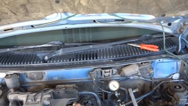 Замена регулятора давления топлива на Mazda Demio 2000-2002 год смотреть онлайн