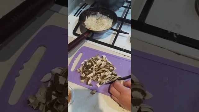 Вкусное блюдо!!!Жареная веселка обыкновенная)) смотреть онлайн