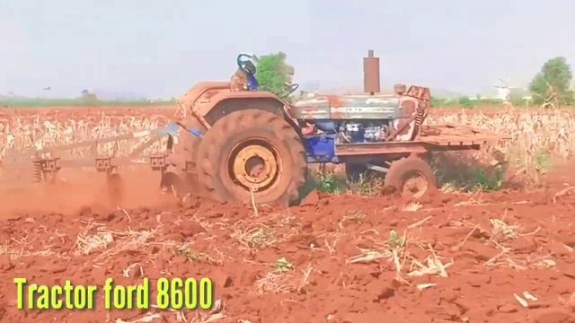 Ford 8600 Special Forces plow corn fields #tractorford8600 #McFordtractor смотреть онлайн