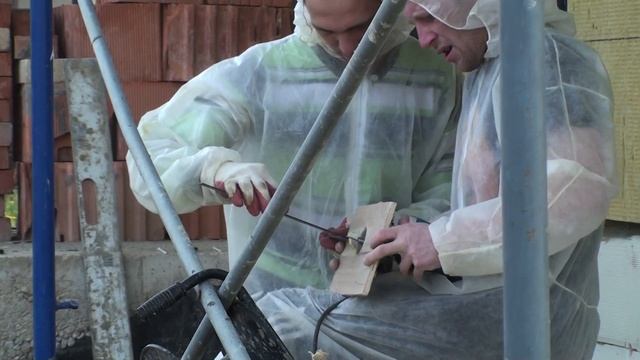 Как прорезать русты в минераловатной плите, процесс резки рустов на строительной площадке смотреть онлайн