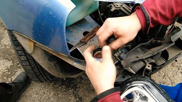 Как проще заменить фару на автомобиле Lada Kalina