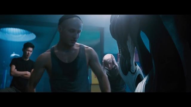 Человекоподобный инопланетянин случайно оказался на Земле и украл земной источник воды чтобы выжить смотреть онлайн