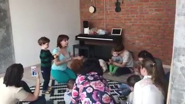 Занятие Kindermusic в частном детском саду и центре развития для детей Orange Kids Space смотреть онлайн