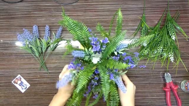 Мастерская Альфии? Сборка цветочной композиции из полевых цветов в реечном ящике смотреть онлайн