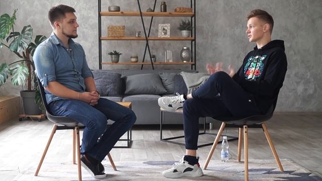 О жизни в путешествиях, продаже компании, инфоцыганах и удалённой команде / Большое интервью смотреть онлайн