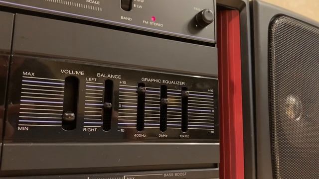 Sony CFS D550 mega Bass смотреть онлайн