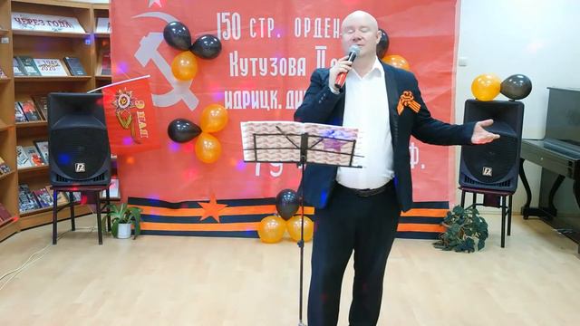 В землянке , исполняет Роман Старов смотреть онлайн