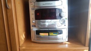 МУЗЫКАЛЬНЫЙ ЦЕНТР на 5 CD--PANASONIC  SA-AK 18