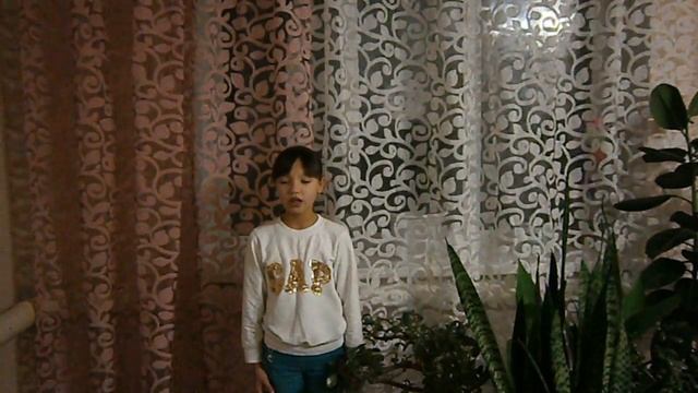 Страна читающая — Есения Исенова читает произведение «В синем небе плывут над полями» (Никитин Иван смотреть онлайн