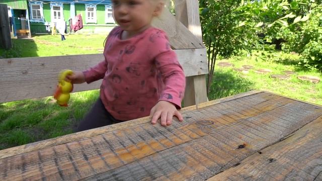 Начало лета в деревне. На грядках уже растет зелень и можно приготовить щавелевый суп. АСМР смотреть онлайн