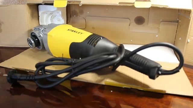 Обзор угловой шлифмашины Stanley STGL2223 из Motoblok.biz смотреть онлайн