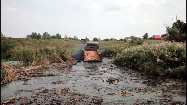 КрАЗ 255 Б1 переезжает реку вброд. Это нужно видеть! Вид с другого берега.