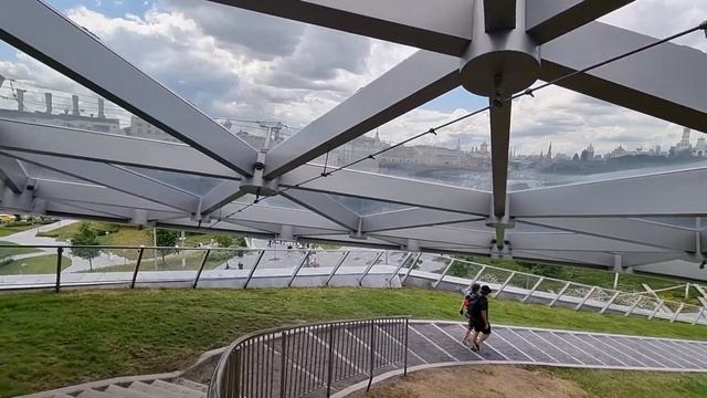 [4К] Зарядье парк. Москва. Moscow. Park Zaryadye. смотреть онлайн