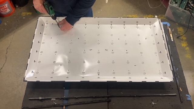Toshiba 49" LED TV Not Working - How To Fix Black Screen - 49L310U 49L420U (A-CNK49D656) смотреть онлайн