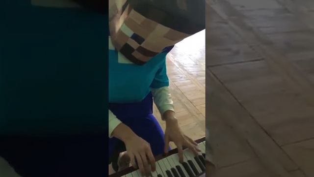 Стив играет на пианино (Майнкрафт) смотреть онлайн