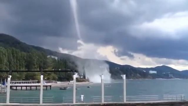 Торнадо в Черном море смотреть онлайн