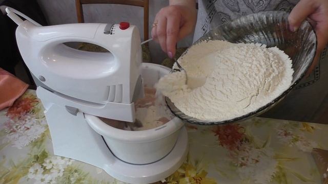 Коврижка на кефире с вареньем, Вкусняшки от Любашки смотреть онлайн