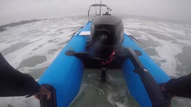 How to launch your boat through big surf (ALMOST FLIPPED) смотреть онлайн
