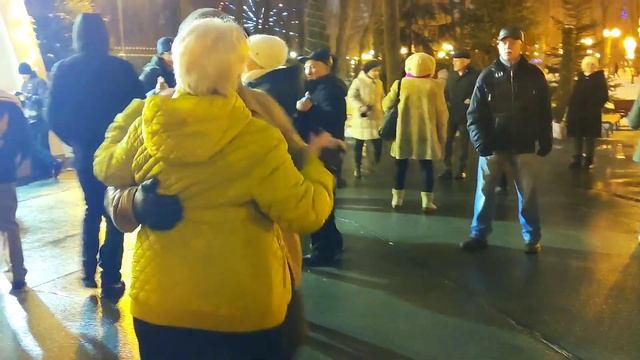 Разлучница Танцы в парке Горького Харьков Январь 2022 смотреть онлайн