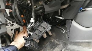 Снятие обшивки торпеды с водительской стороны на Nissan X-trail t32 своими ручками?