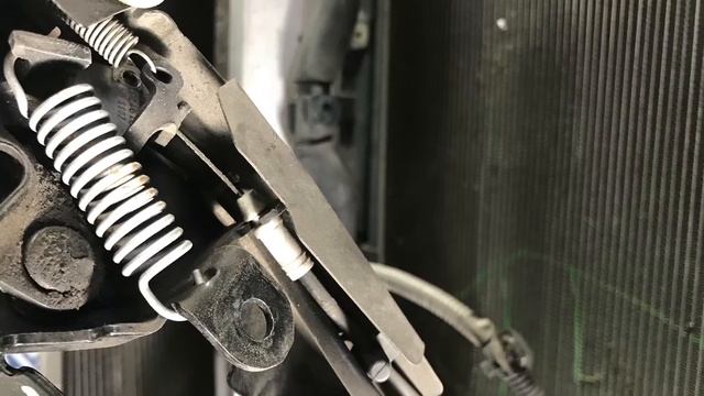 How to remove 2012 Toyota Highlander radiator ac condensor fan stroud - Body Shop Basics смотреть онлайн