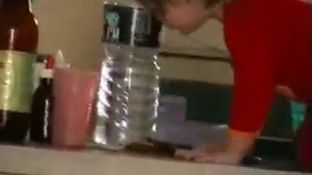 Мальчик и девочка на шаре смотреть онлайн