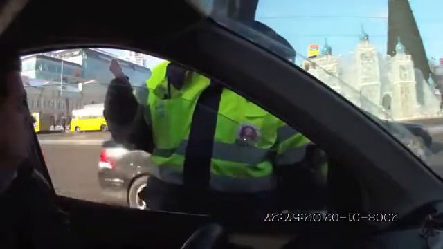 ИДПС ПОПАЛ !!!  Водитель заставляет его написать протокол ...