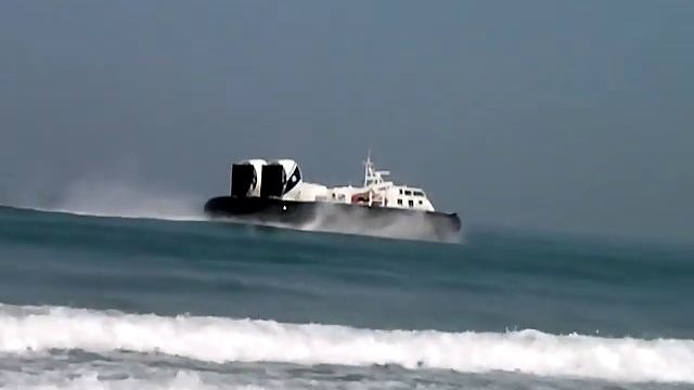 Проход судна на воздушной подушке у берегов Гоа смотреть онлайн