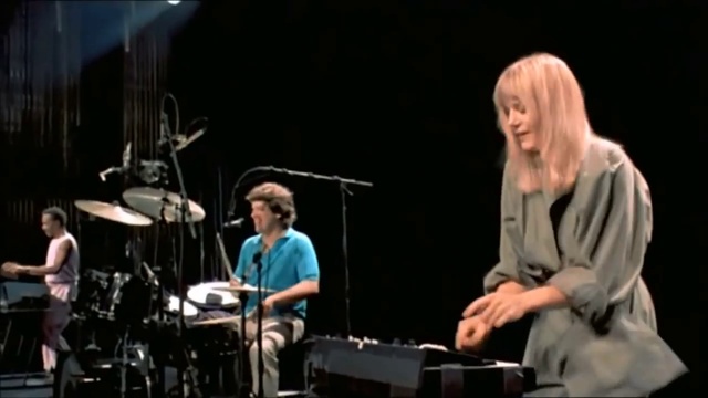 Talking Heads - Burning Down The House (1984) смотреть онлайн