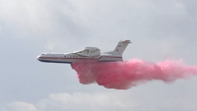 Тушение условного пожара Бе-200 на МАКС (2015.08.29) смотреть онлайн