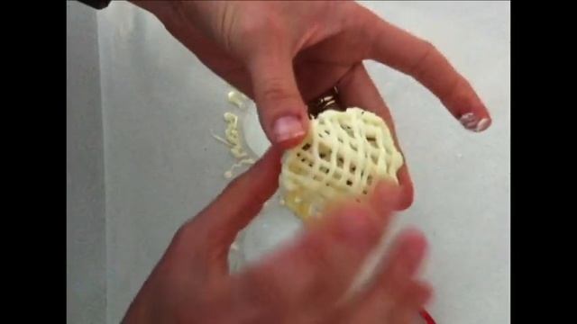 How to make a CHOCOLATE BOWL using ice How To Cook That Ann Reardon смотреть онлайн