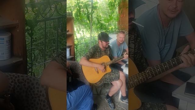 Без сигарет на природе никак?! Старпёры поют песню Кино - Пачка сигарет. смотреть онлайн