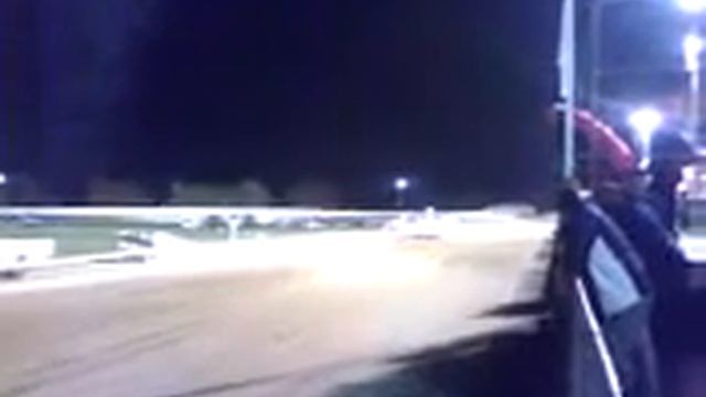 PARKES SHOW!!! Hilux Heros... Good stunt drivers i tell ya. смотреть онлайн