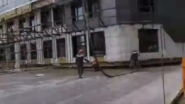 Арбан ЖК SkySeven бетононасос заливает стяжку площадки . т.2-090-777 смотреть онлайн