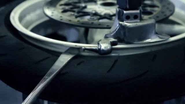 Dunlop SportMax Q3. Видеообзор мотошин от интернет-магазина MOTOZAPCHASTI.RU смотреть онлайн