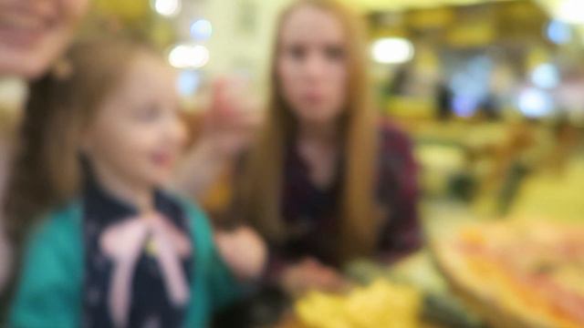 Vlog: встреча с подругой! девочки переели / подглядываю за Софи | PolinaBond