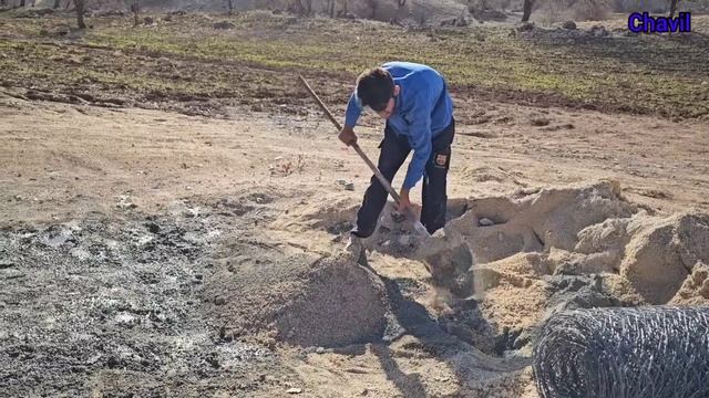 Nomadic Expansion: Chavil's Family Extends Outdoor Space And Advances Sheep Hut Construction